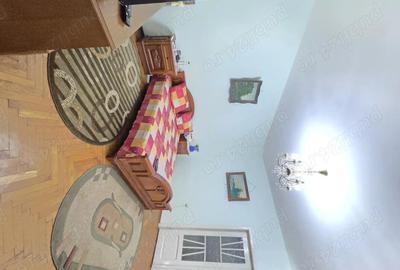 Casă cu 3 camere cu Teren 170 Mp în Central - 2