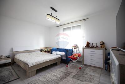 Casa / Vila cu 6 camere de vanzare P+M, varianta Margineni-Hemeius - 8