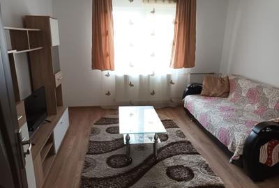 Apartament cu 3 camere semidecomandat în Gura Văii - 1