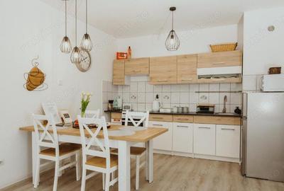 Apartament cu 3 camere decomandat în Titan