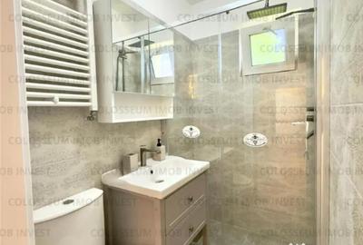 Apartament cu 3 camere semidecomandat în Centrul Civic