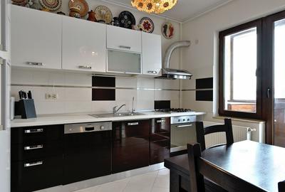 Apartament cu 4 camere semidecomandat, mobilat în 1 Mai - 7