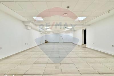 Spațiu comercial, de 122 mp, în Tractorul - 11