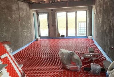 Casă cu 4 camere în Exterior Vest