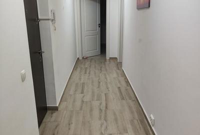 Apartament cu 3 camere decomandat în Victoriei