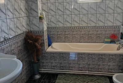 Vand casa in localitatea Bulgarus, jud, Timis. Suprafata teren 2019 mp.Suprafata constructii 420mp. - 2