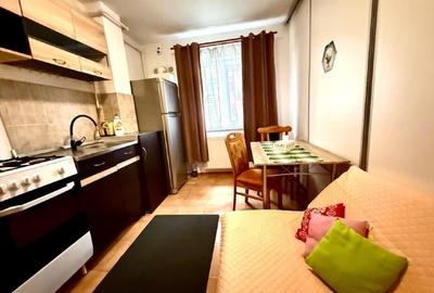 Studio decomandat cu terasă și loc de parcare  42 m², de închiriat în SubCetate - 11