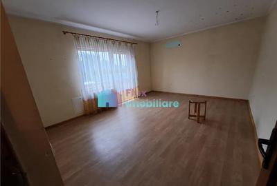 Casă cu 11 camere cu Teren 1200 Mp în Ițcani - 3