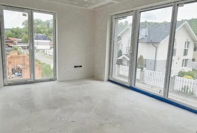 Casă în Livezeni - 1