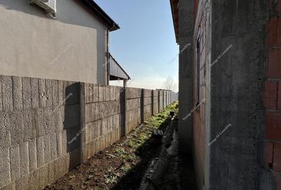 Duplex cu 4 camere cu Canalizare în Dumbrăvița - 2