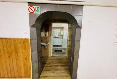 Spațiu comercial, de 42 mp, în Central - 6