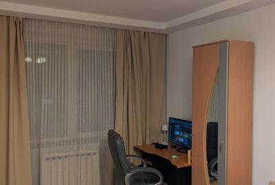 Apartament cu 3 camere decomandat în Rahova - 2