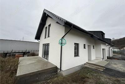Casă cu 4 camere cu Teren 350 Mp în Unirii