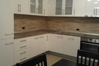 Apartament cu 3 camere decomandat în Tractorul - 2