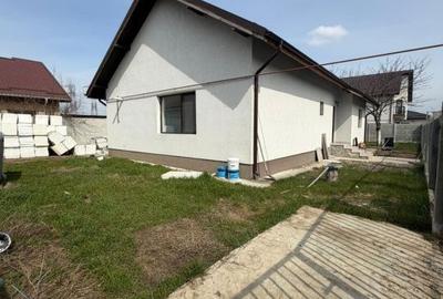 Casă cu 4 camere în Central - 2