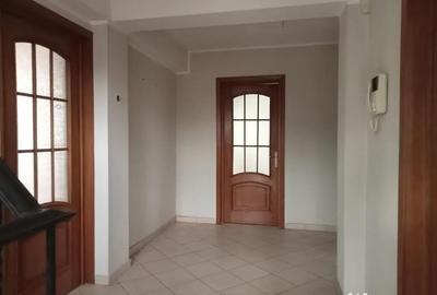 Casă cu 4 camere cu Teren 500 Mp în Bd. Coșbuc - 10