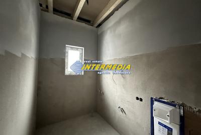 Casă individuală cu 4 camere cu Canalizare în Cetate - 14