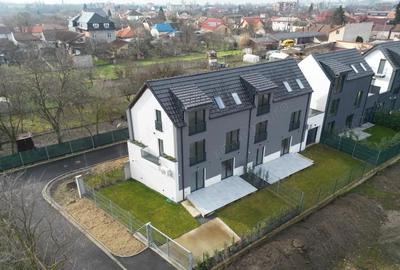 Casă cu Teren 220 Mp în Central