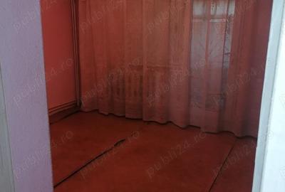 Apartament cu 3 camere decomandat în Roșiori de Vede