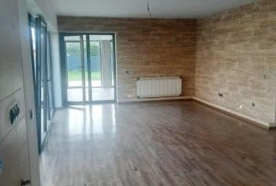 Casa de vanzare plus spatiu comercial - 2
