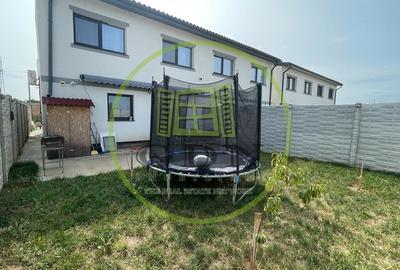 Duplex cu 10 camere cu Canalizare în Preajba - 2