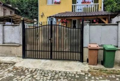 Casa de vanzare in Oravi?a - 1