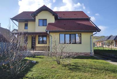 Casă cu 4 camere în Central - 2