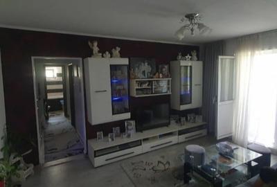 Apartament cu 3 camere semidecomandat în Dacia