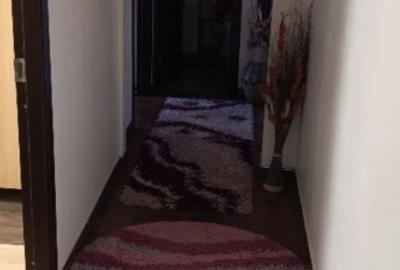 Apartament cu 3 camere decomandat în Tractorul - 2