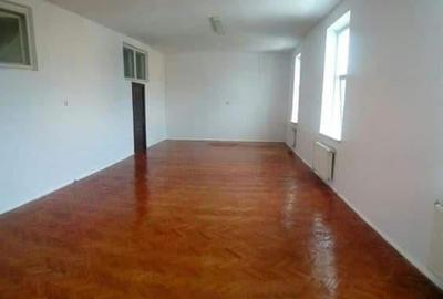Casă cu 6 camere cu Teren 629 Mp în Tineretului - 1
