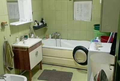 Casă cu 6 camere cu Teren 3100 Mp în Pișchia - 4