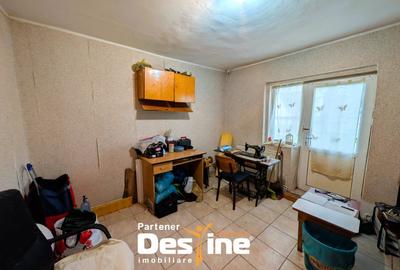 4 camere decomandat - 2 bai cu geam - centrala termica - simplu - la strada, CUG - 4