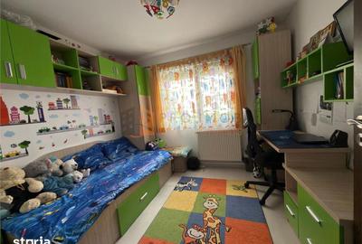 Apartament cu 3 camere semidecomandat, mobilat în Micro 3 - 2