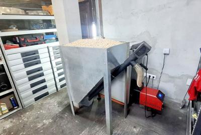 Casă cu 3 camere în Vânătorii Mari