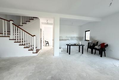 Duplex cu 5 camere cu Canalizare în Dumbrăvița