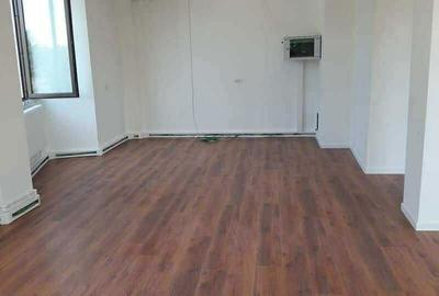 Spațiu comercial, de 250 mp, în Central - 3