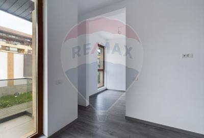 Casă cu 5 camere cu Teren 1000 Mp în Ostratu - 11