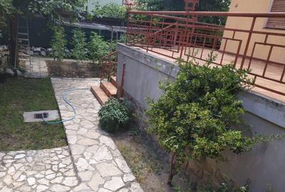 Casa centrala singur in curte - 9