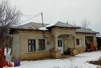 Casă cu 2 camere cu Teren 1500 Mp în Brezoaele - 1