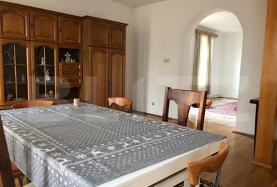 Casă cu 7 camere cu Canalizare în Central - 7