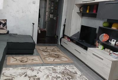 Apartament cu 3 camere semidecomandat în Micro 4 - 8