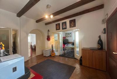 Vanzare - 4 camere  Str. Pasului - colt cu Armeneasca - 5