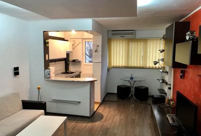 Titan,Metrou ,Parc ,Piata Minis,Bloc 1980 Etajul 2/10,Mobilata,Utilata,Libera! - 1