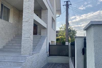 Casa centrala, spa?ioasa cu priveli?ti ?i curte generoasa Jibou - 6