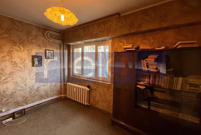 Apartament cu 3 camere decomandat în 1 Mai - 2