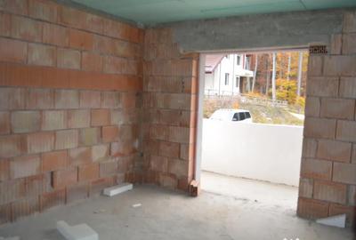 Casă cu 5 camere cu Teren 554 Mp în Piața