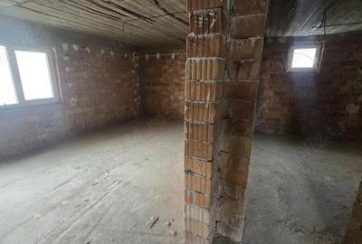 Spațiu comercial, de 600 mp, în Central - 3