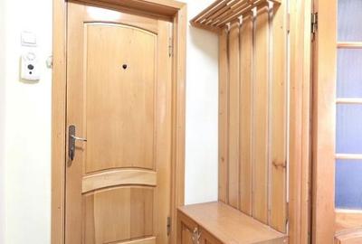 Apartament cu 3 camere, mobilat în Central - 1