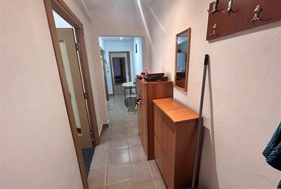 Apartament cu 3 camere semidecomandat, mobilat în Micro III - 10