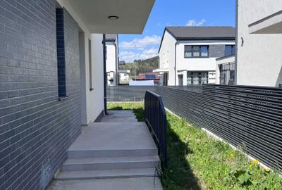 Casă cu 3 camere în Sânpetru - 1